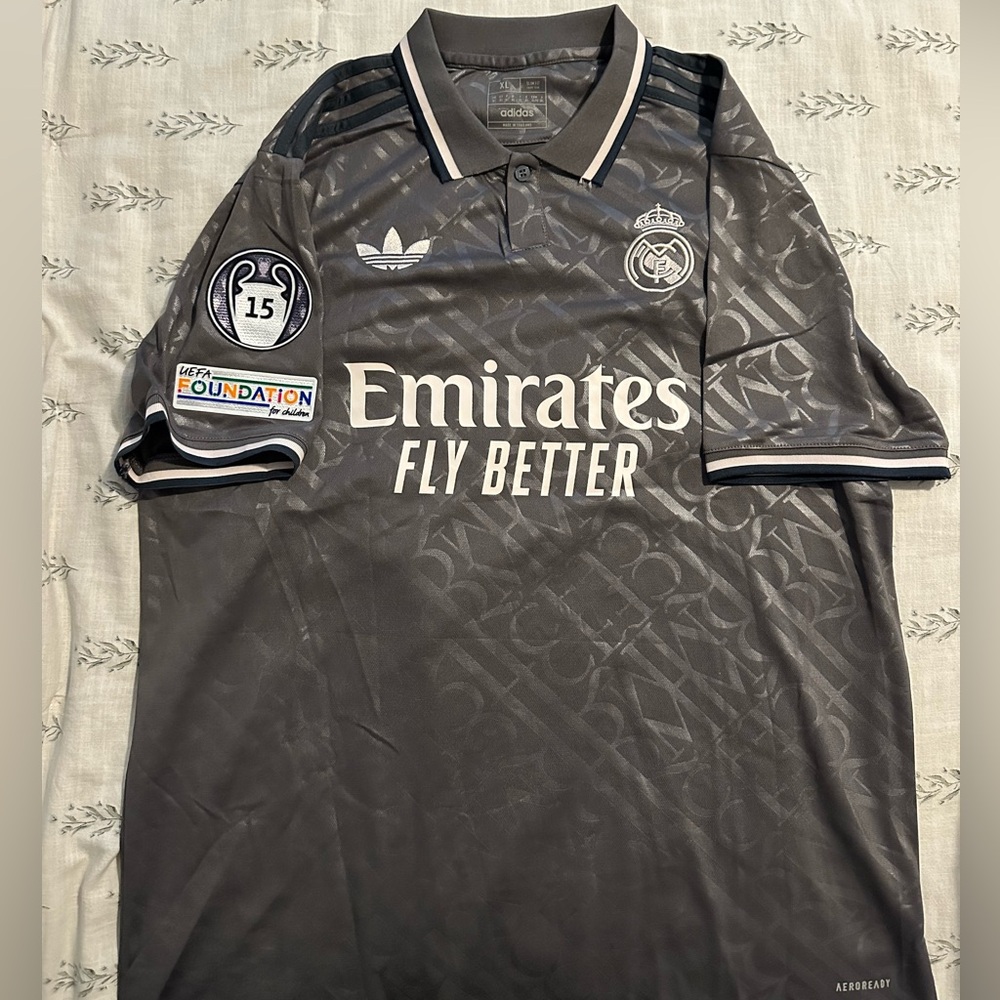 Real Madrid Jersey - Picture 2 of 4